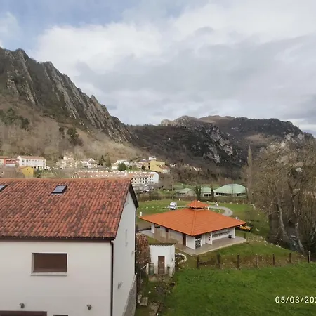 アパート Ceraca ポラ・デ・ソミエド